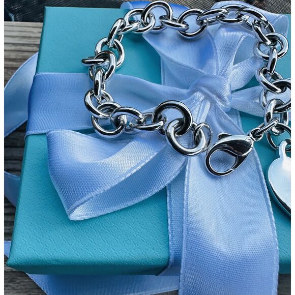 Tiffany & Co Heart Tag Bracelet in Silver, 7.5" - Picture 5 of 6